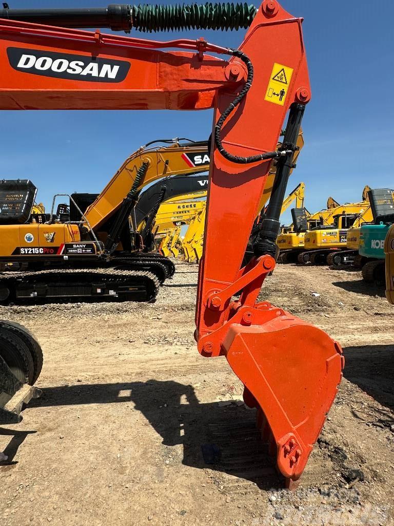 Doosan DX 150 Excavadoras de ruedas