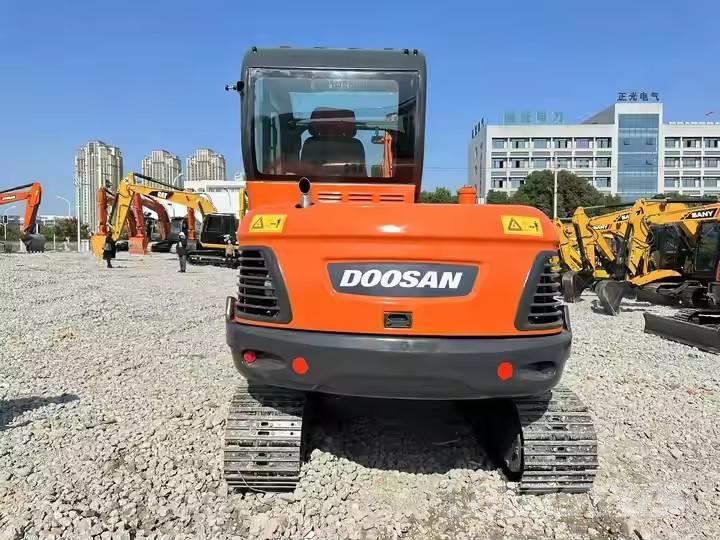 Doosan DX60-9C Excavadoras sobre orugas