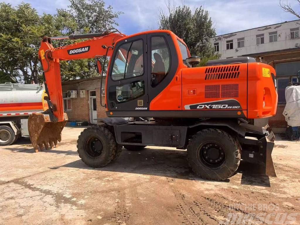 Doosan DH150W Excavadoras de ruedas