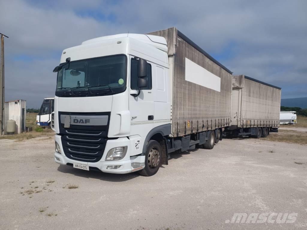 DAF XF 440 Camiones de caja de lona