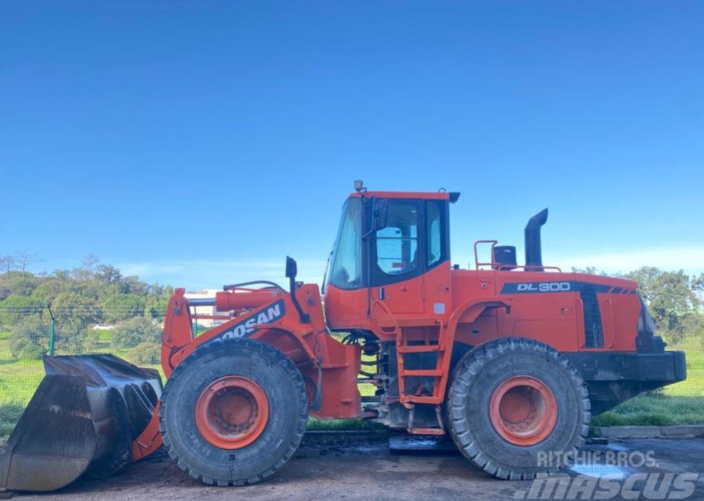 Doosan DL 300 Cargadoras sobre ruedas