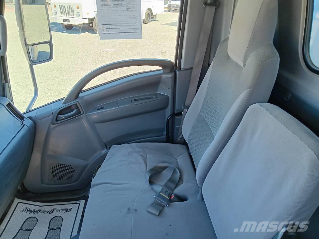 Isuzu NPR Camiones con caja de remolque