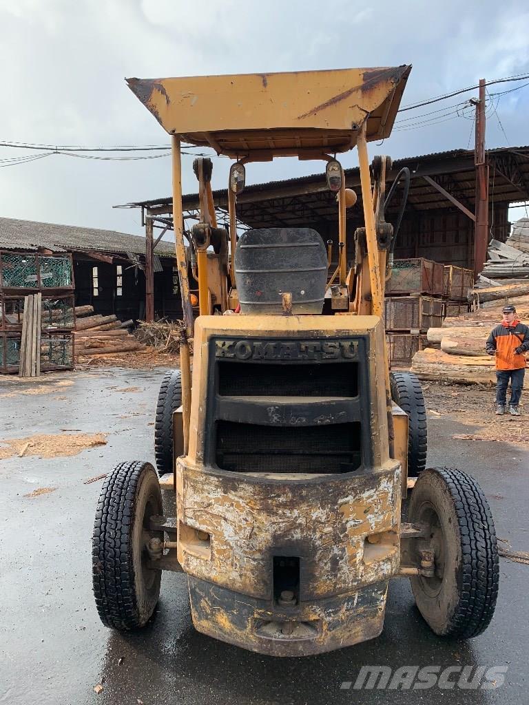 Komatsu SD25-1 Montacargas de alcance de gran altura