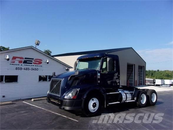 Volvo VNL64T300 Camiones tractor