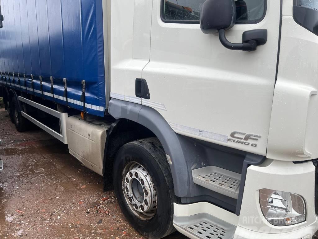 DAF CF 330 Camiones de caja de lona