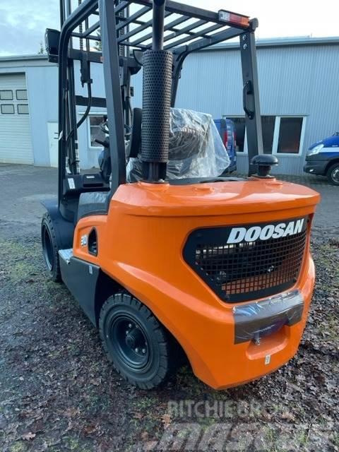 Doosan D30NXS Camiones diesel