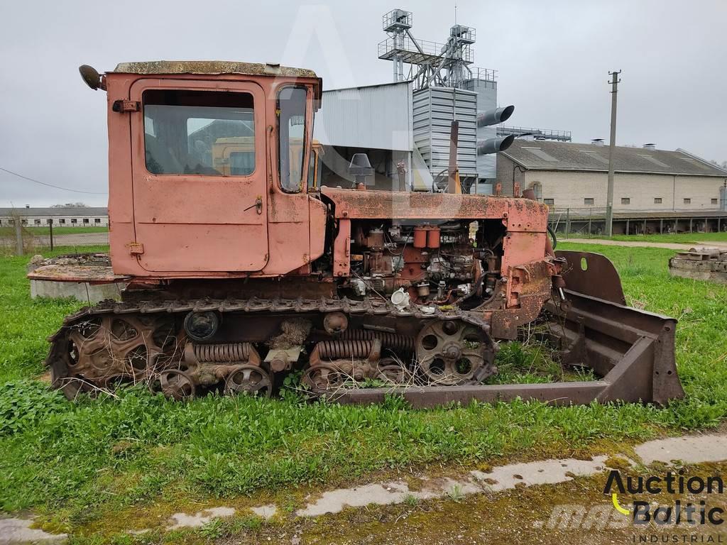  DT 75 Buldozer sobre oruga