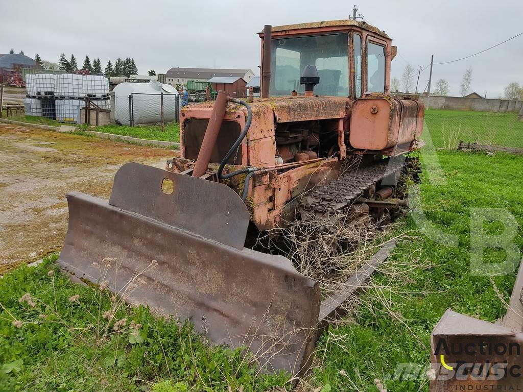  DT 75 Buldozer sobre oruga