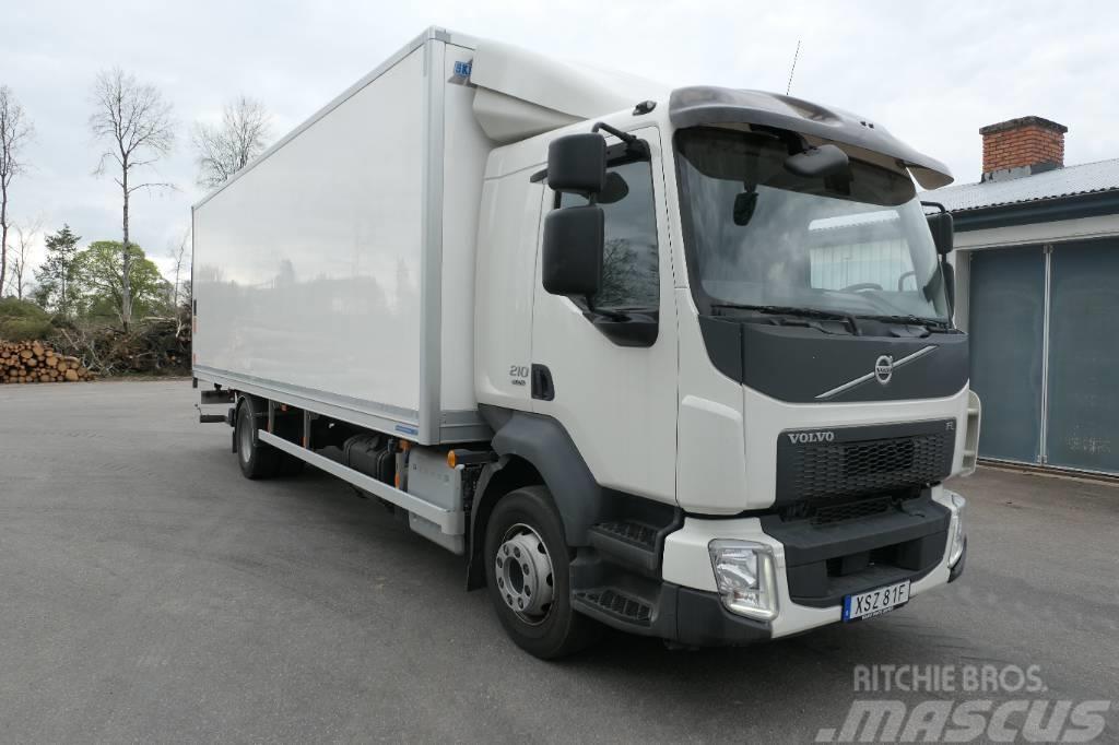 Volvo FL210 4x2 Camiones con caja de remolque