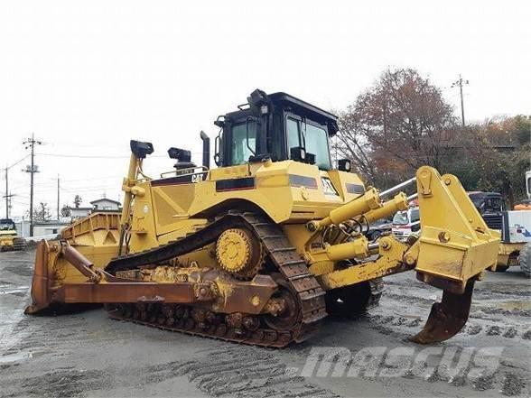 CAT D8T Buldozer sobre oruga