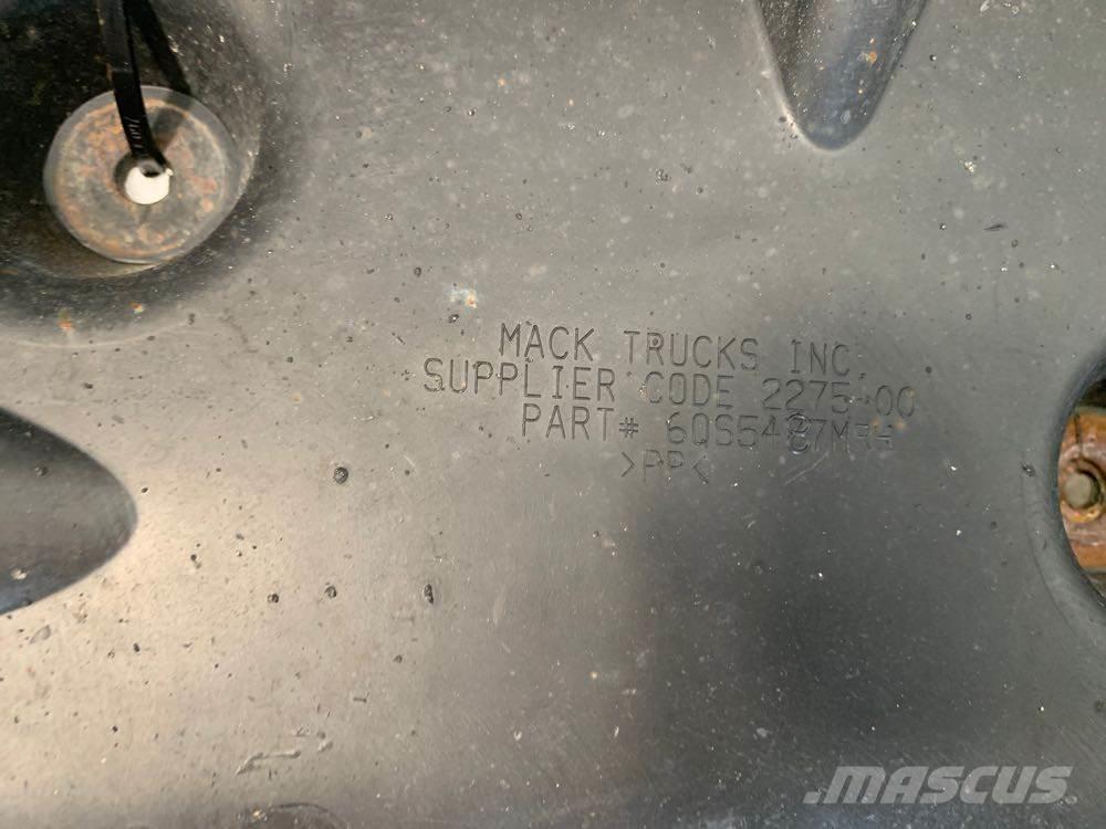 Mack CXU613 Otros componentes