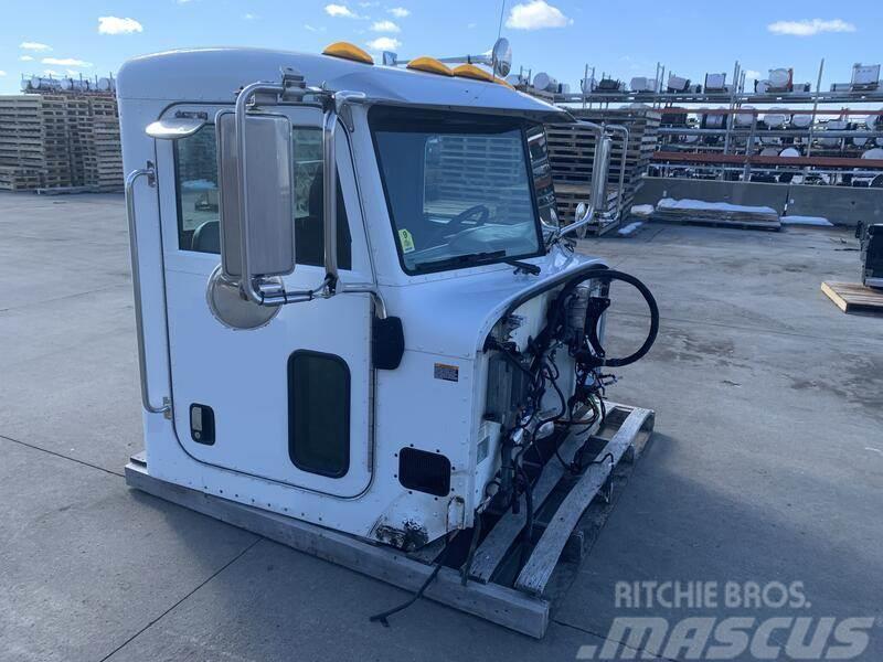 Peterbilt 335 Cabinas