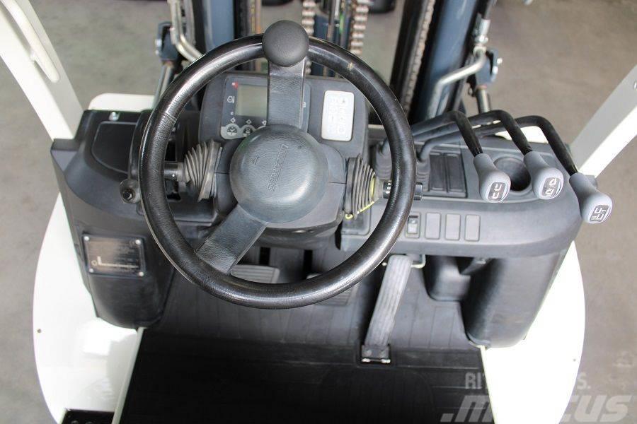 UniCarriers D1F4A40Q Camiones diesel