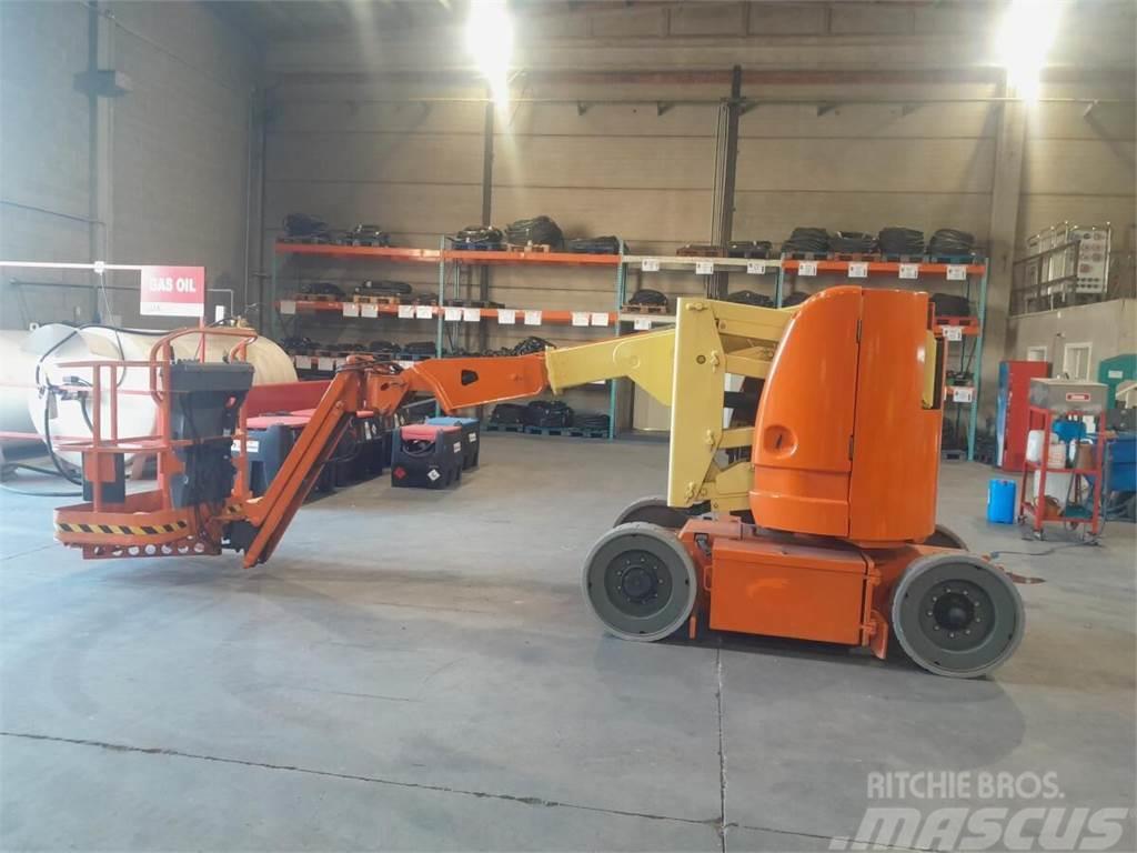 JLG E300AJ Plataformas con brazo de elevación manual