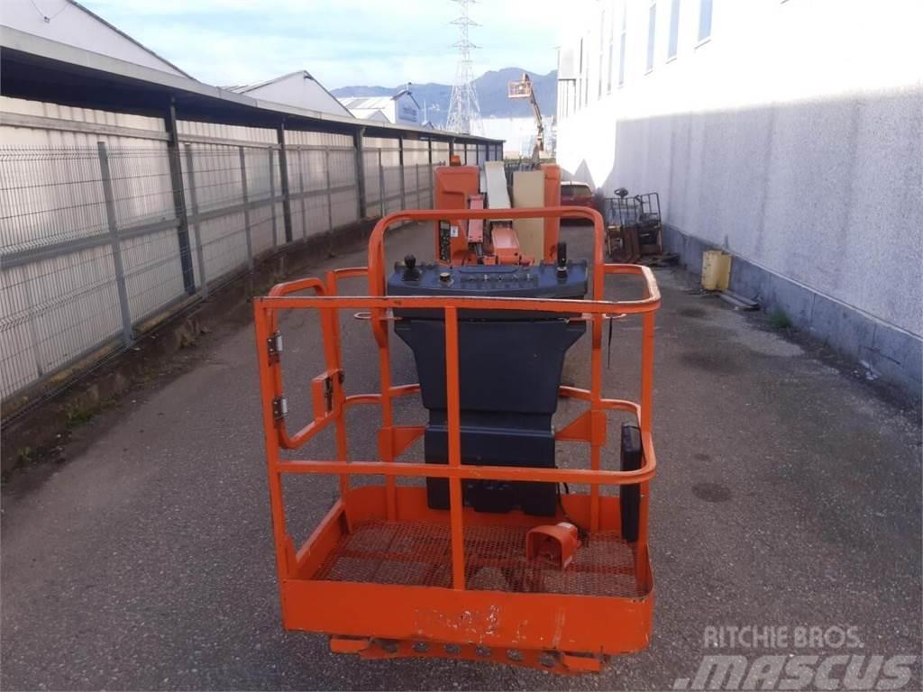 JLG E300AJ Plataformas con brazo de elevación manual