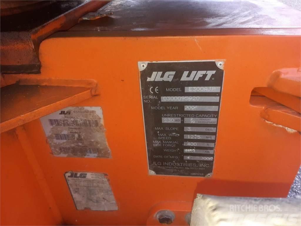 JLG E300AJ Plataformas con brazo de elevación manual