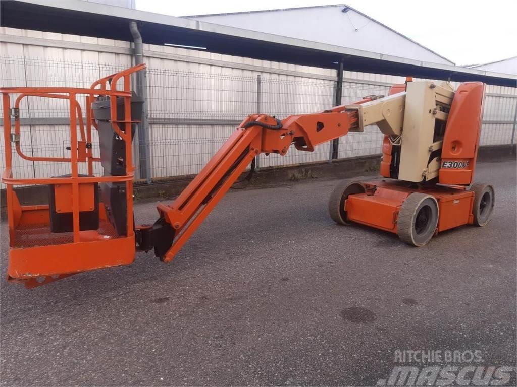 JLG E300AJ Plataformas con brazo de elevación manual