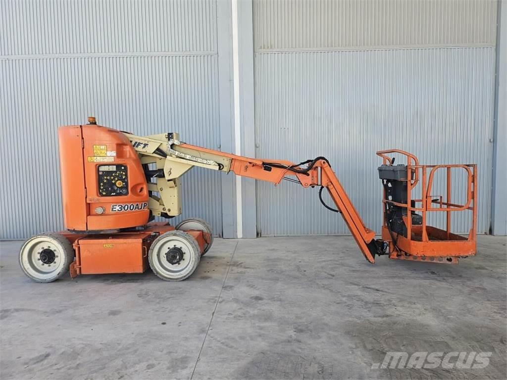 JLG E300AJP Plataformas con brazo de elevación manual