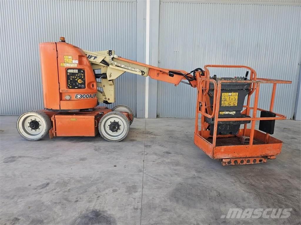 JLG E300AJP Plataformas con brazo de elevación manual