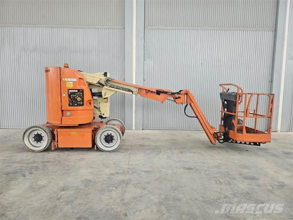 JLG E300AJP Plataformas con brazo de elevación manual