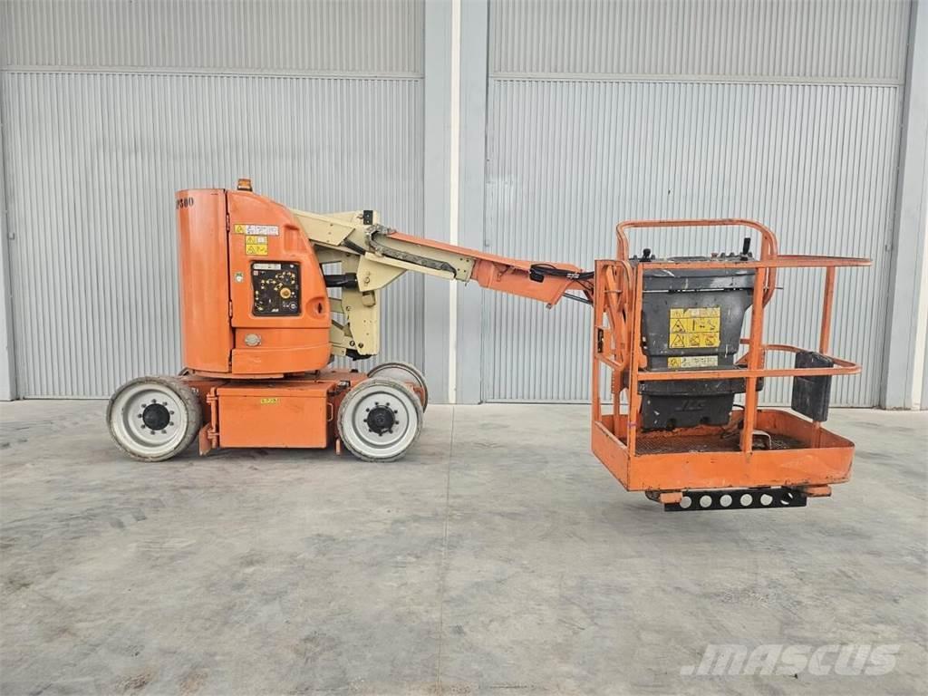 JLG E300AJP Plataformas con brazo de elevación manual