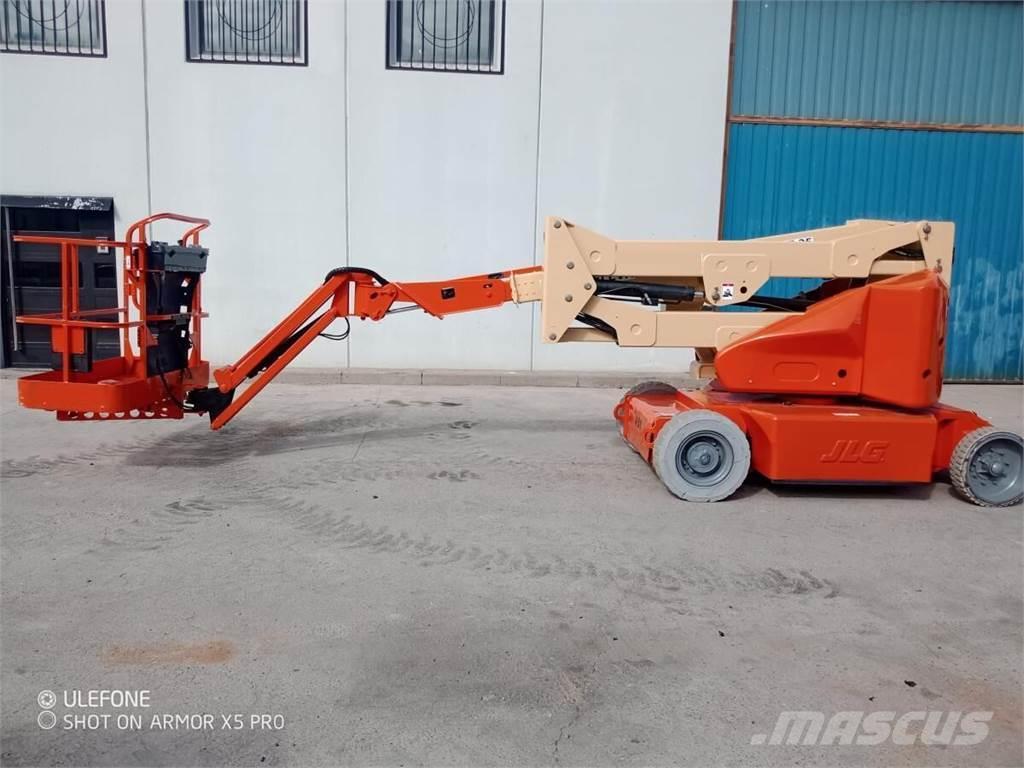 JLG E400AJP Plataformas con brazo de elevación manual