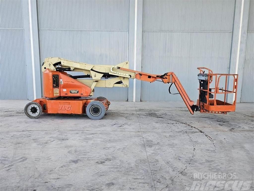 JLG E400AJPN Plataformas con brazo de elevación manual