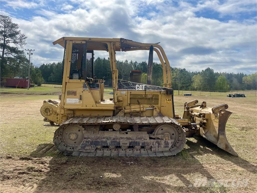 CAT D5C Buldozer sobre oruga