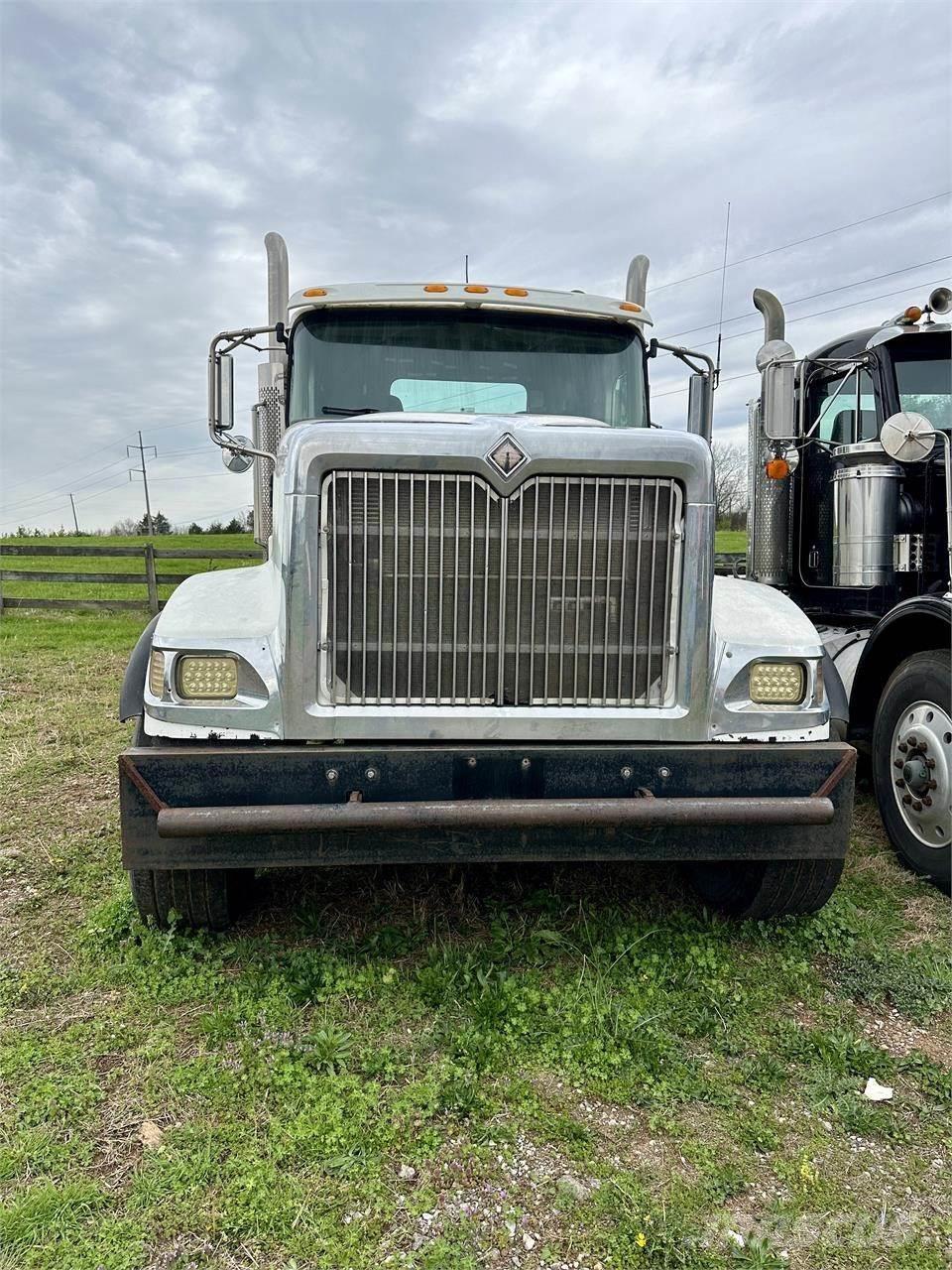 International 9900 Camiones tractor