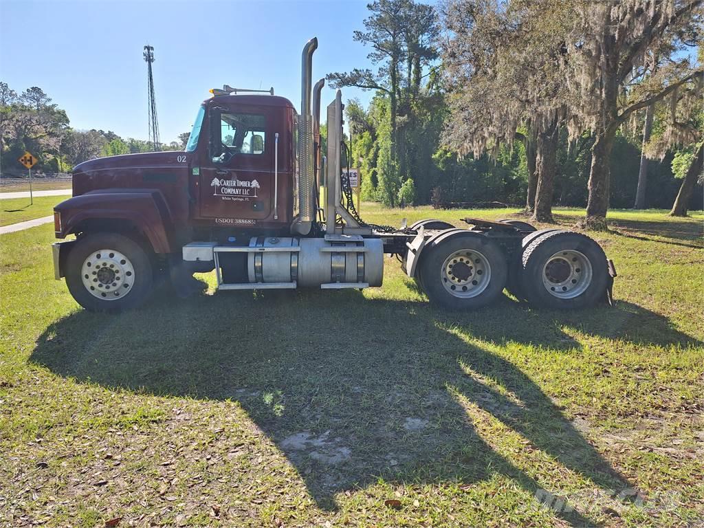 Mack CHU613 Camiones tractor