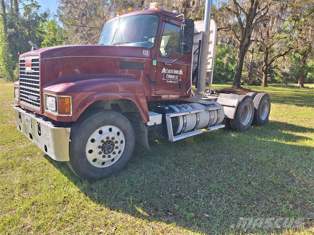 Mack CHU613 Camiones tractor