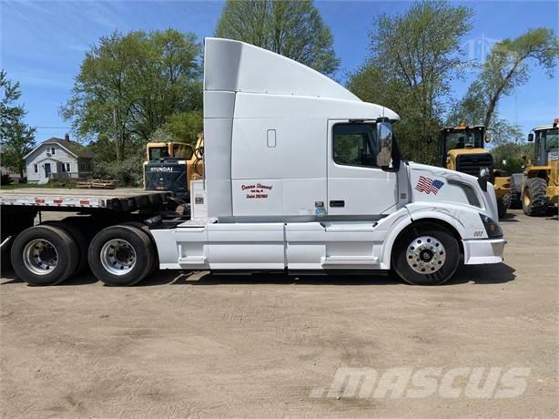 Volvo VNL64T670 Camiones tractor