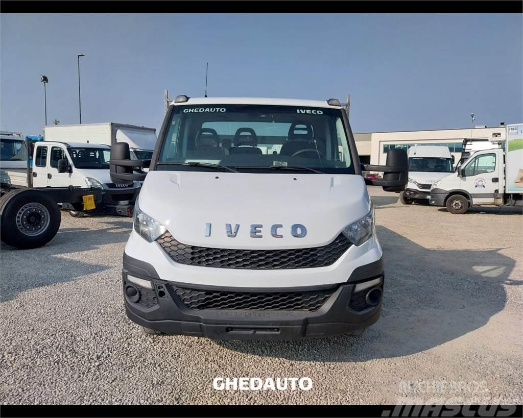 Iveco 35C15 Vehículos de caha cerrada