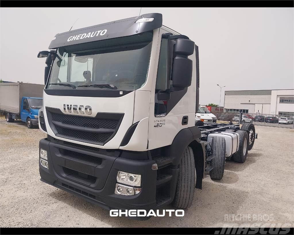 Iveco AD440S42 Camiones con caja de remolque