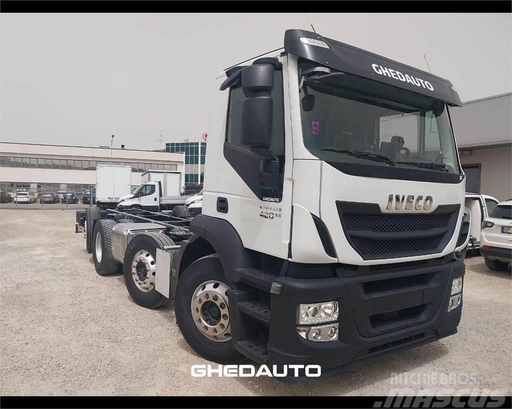 Iveco AD440S42 Camiones con caja de remolque