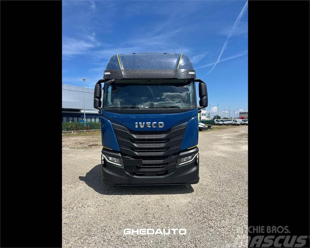 Iveco AS260S48S Camiones con caja de remolque