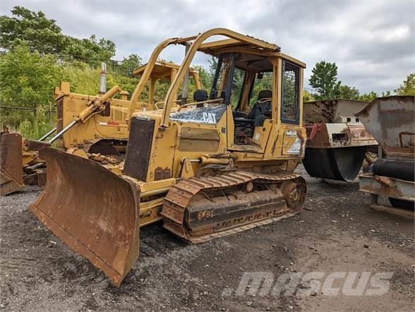 CAT D4G Buldozer sobre oruga