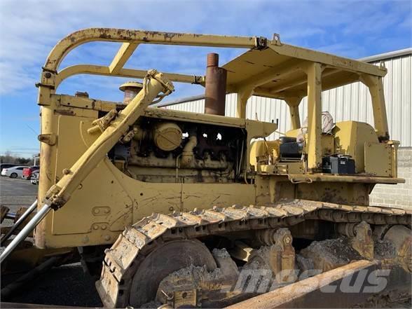 CAT D8 Buldozer sobre oruga