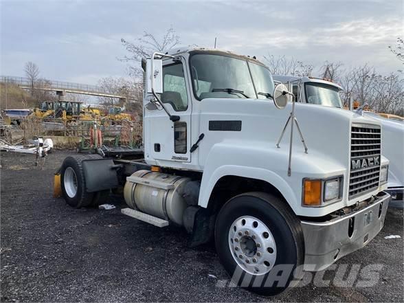 Mack CHN612 Camiones tractor