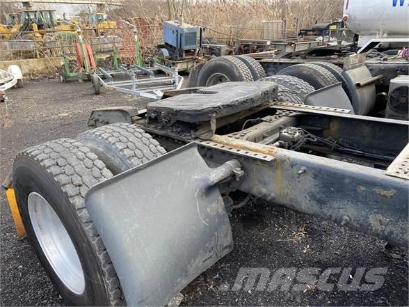 Mack CHN612 Camiones tractor