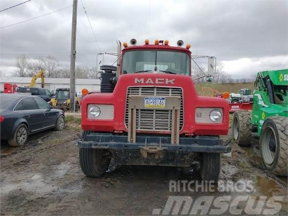 Mack R686ST Camiones tractor