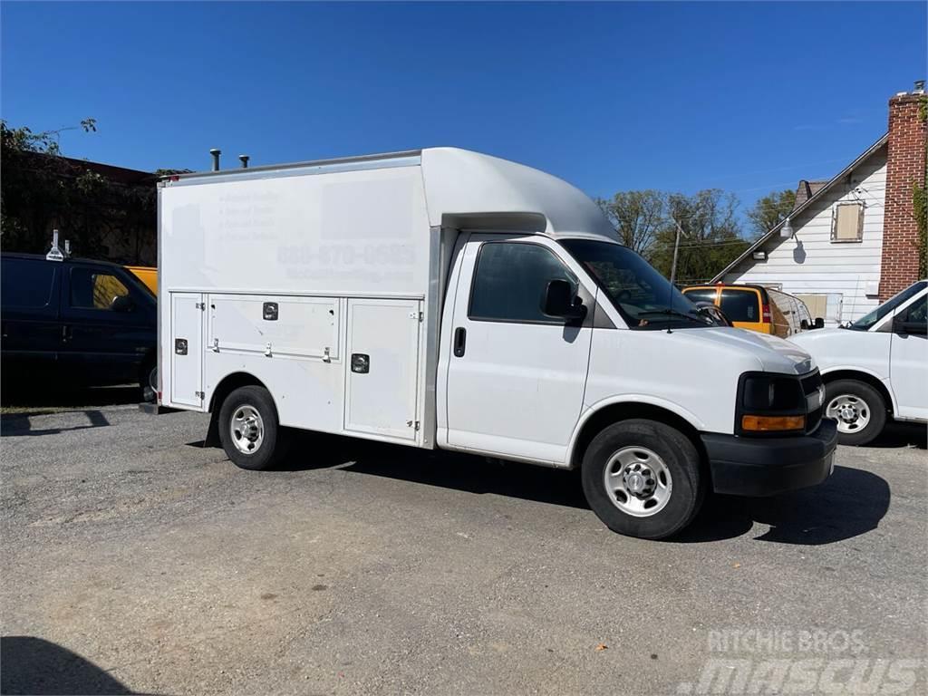 Chevrolet Express Caja abierta/laterales abatibles