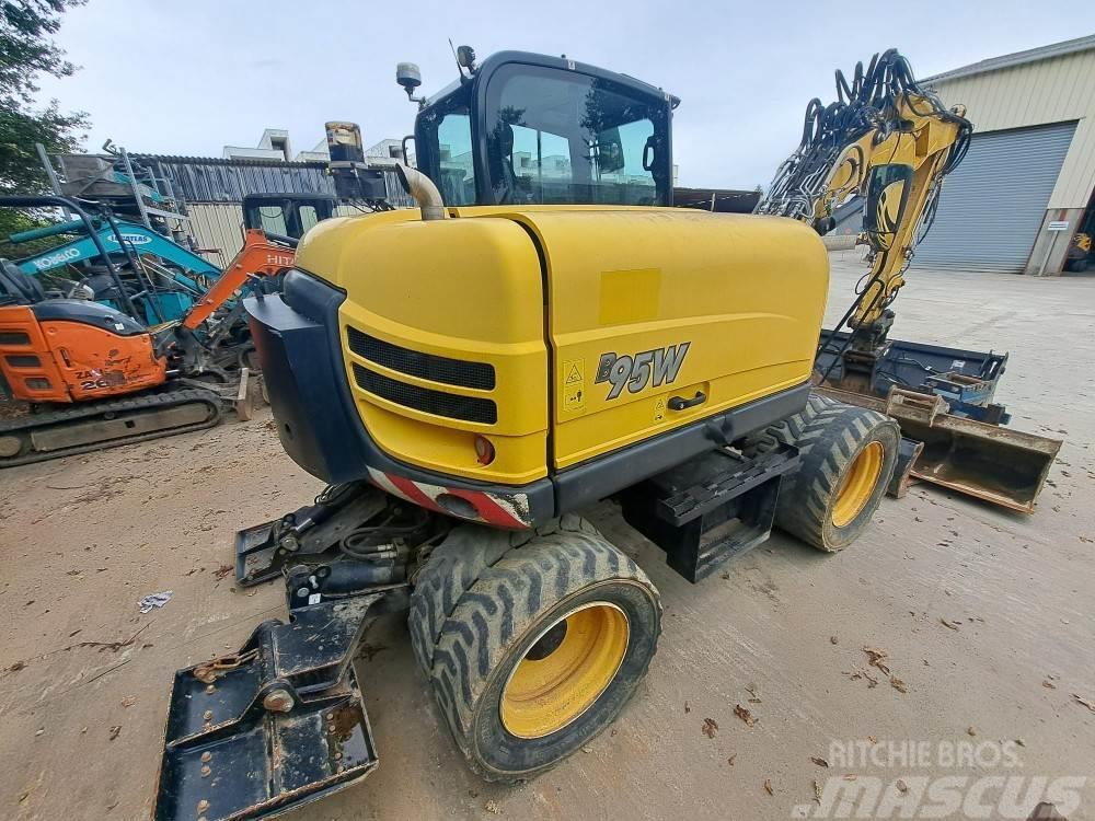 Yanmar B95W Excavadoras de ruedas