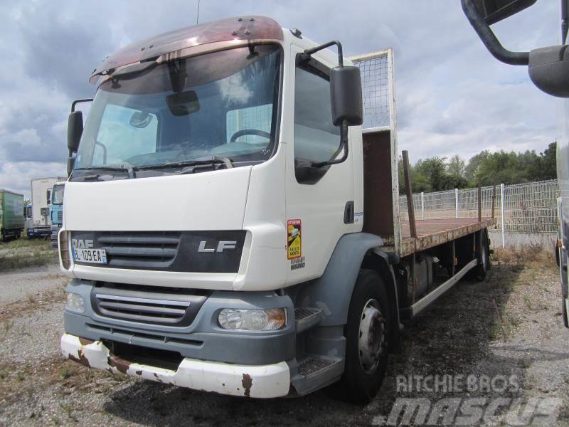 DAF LF55 220 Camiones de cama baja