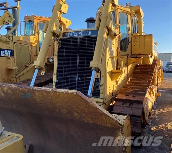 CAT D9N Buldozer sobre oruga