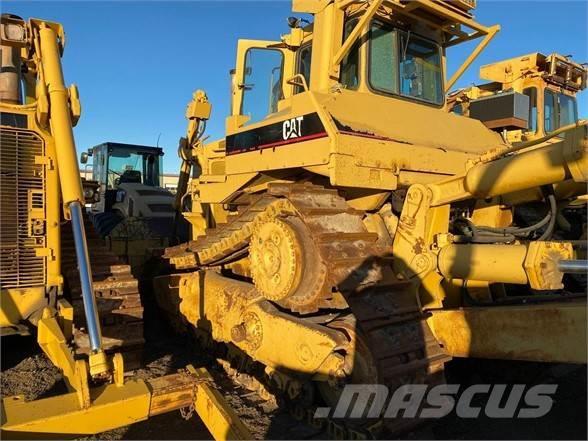 CAT D9N Buldozer sobre oruga