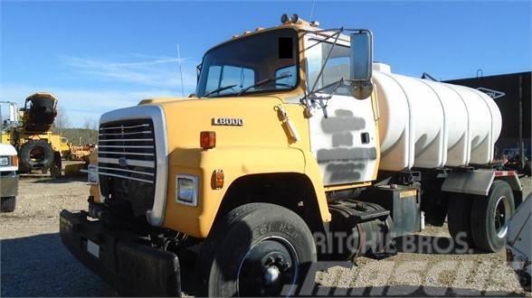 Ford L8000 Camiones cisterna