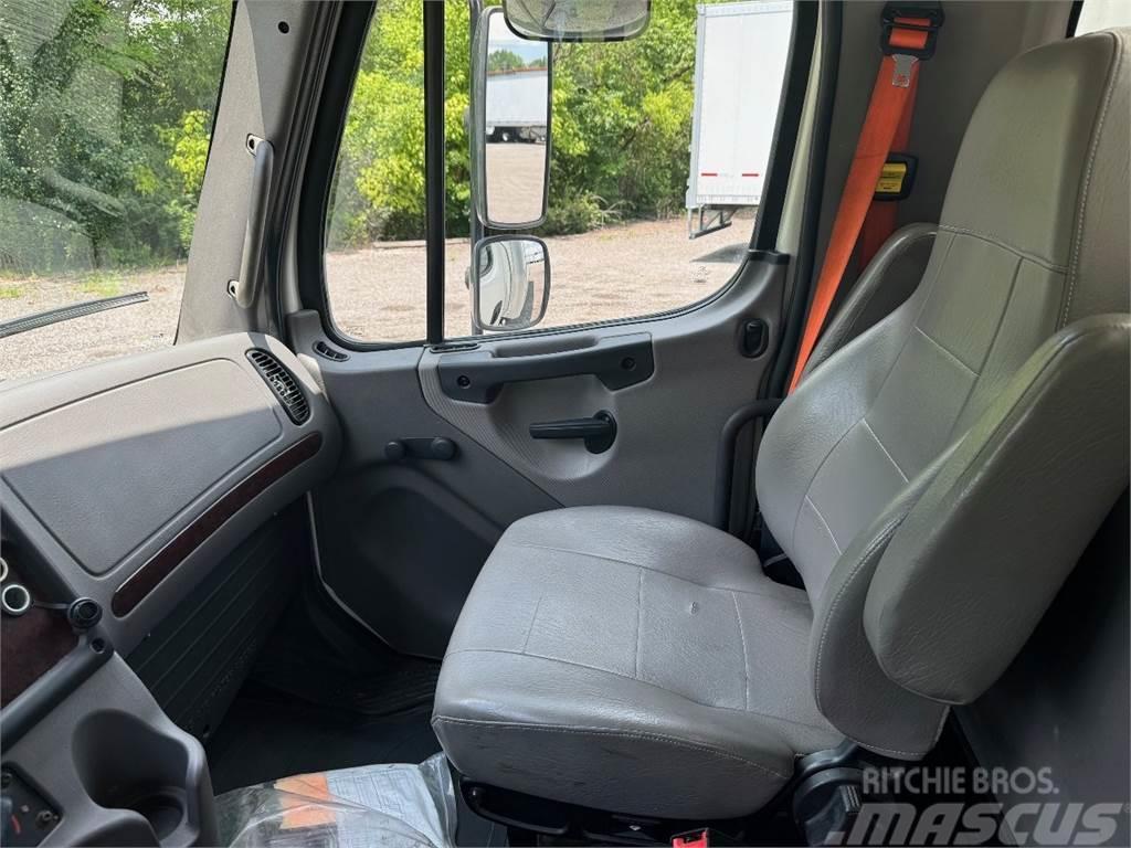 Freightliner M2 Camiones con caja de remolque