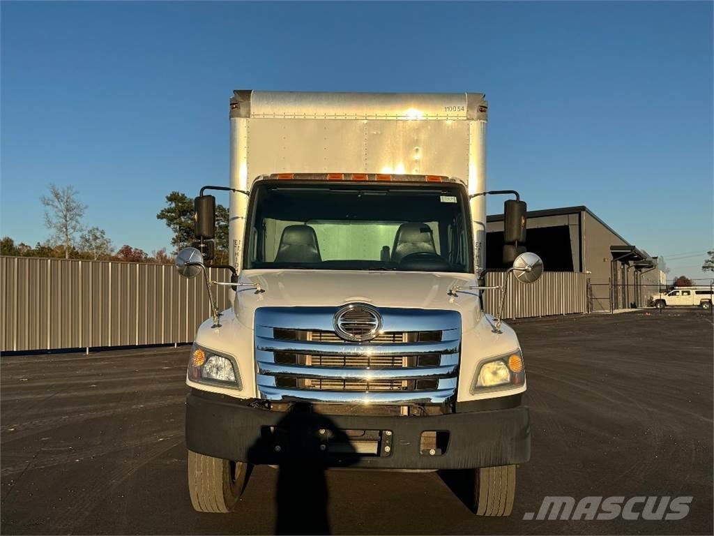 Hino 268 Camiones con caja de remolque