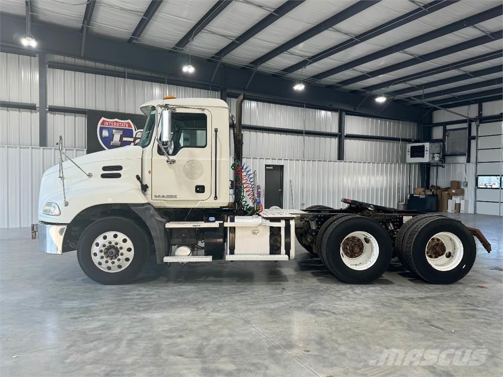 Mack CXU613 Camiones tractor